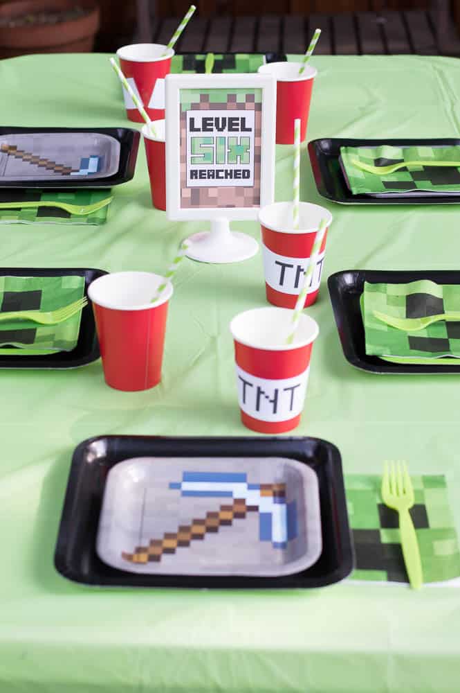 Minecraft party table setting